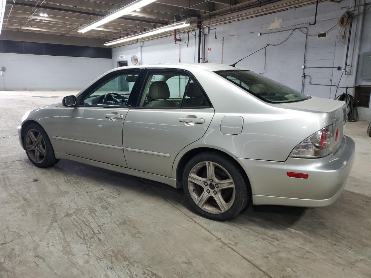 2003 Lexus IS - Image 2