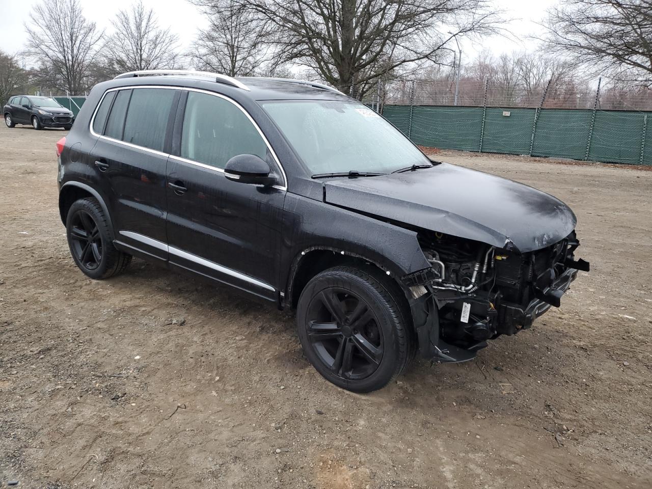 2017 Volkswagen Tiguan - Image 4