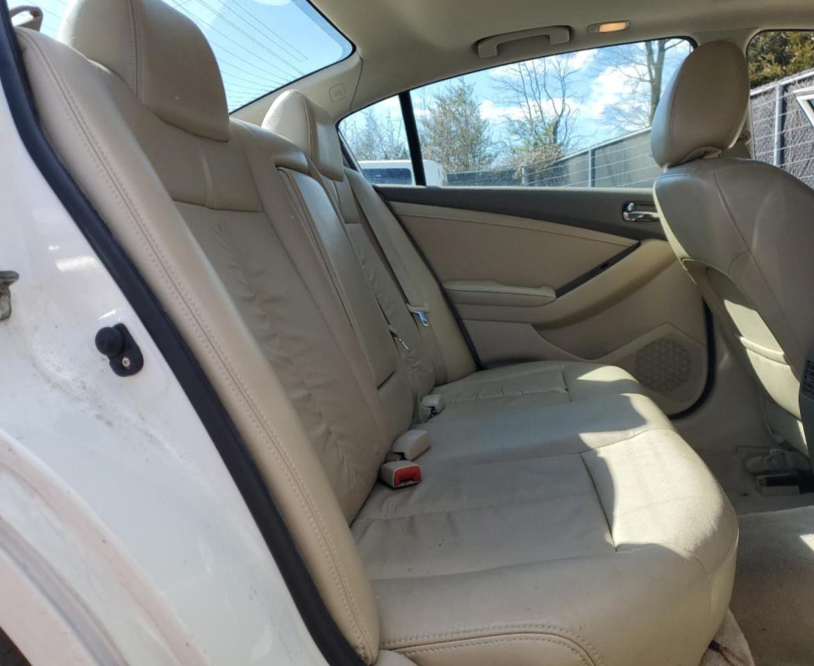 2012 Nissan Altima - Image 10