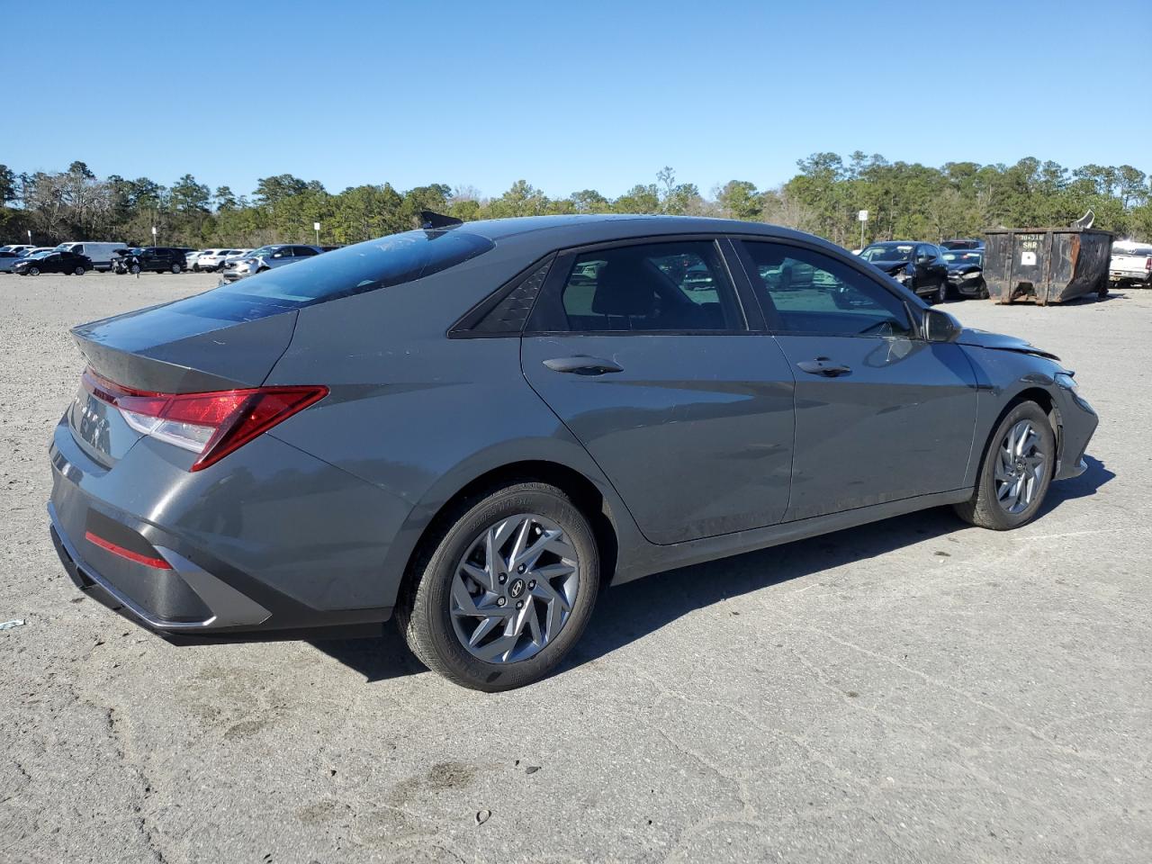 2024 Hyundai Elantra - Image 3