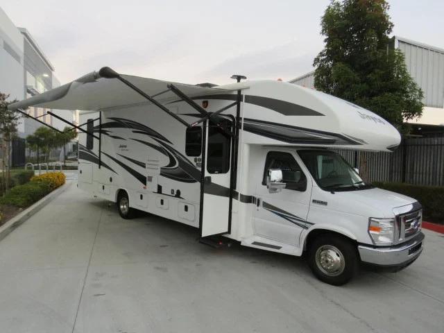 2019 Ford Econoline E450 Super Duty Cutaway Van