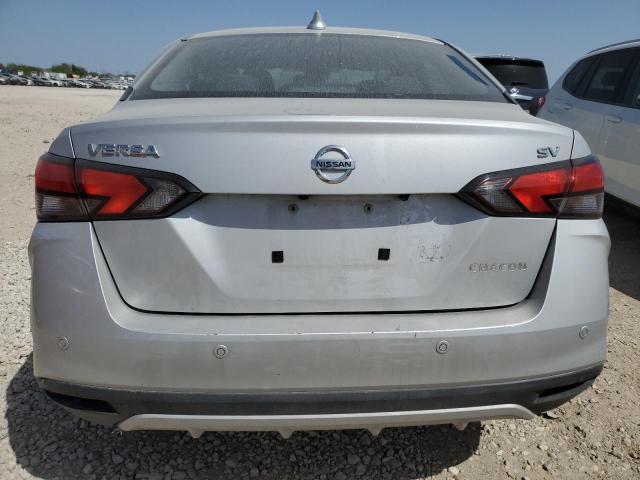  NISSAN VERSA 2022 Сріблястий