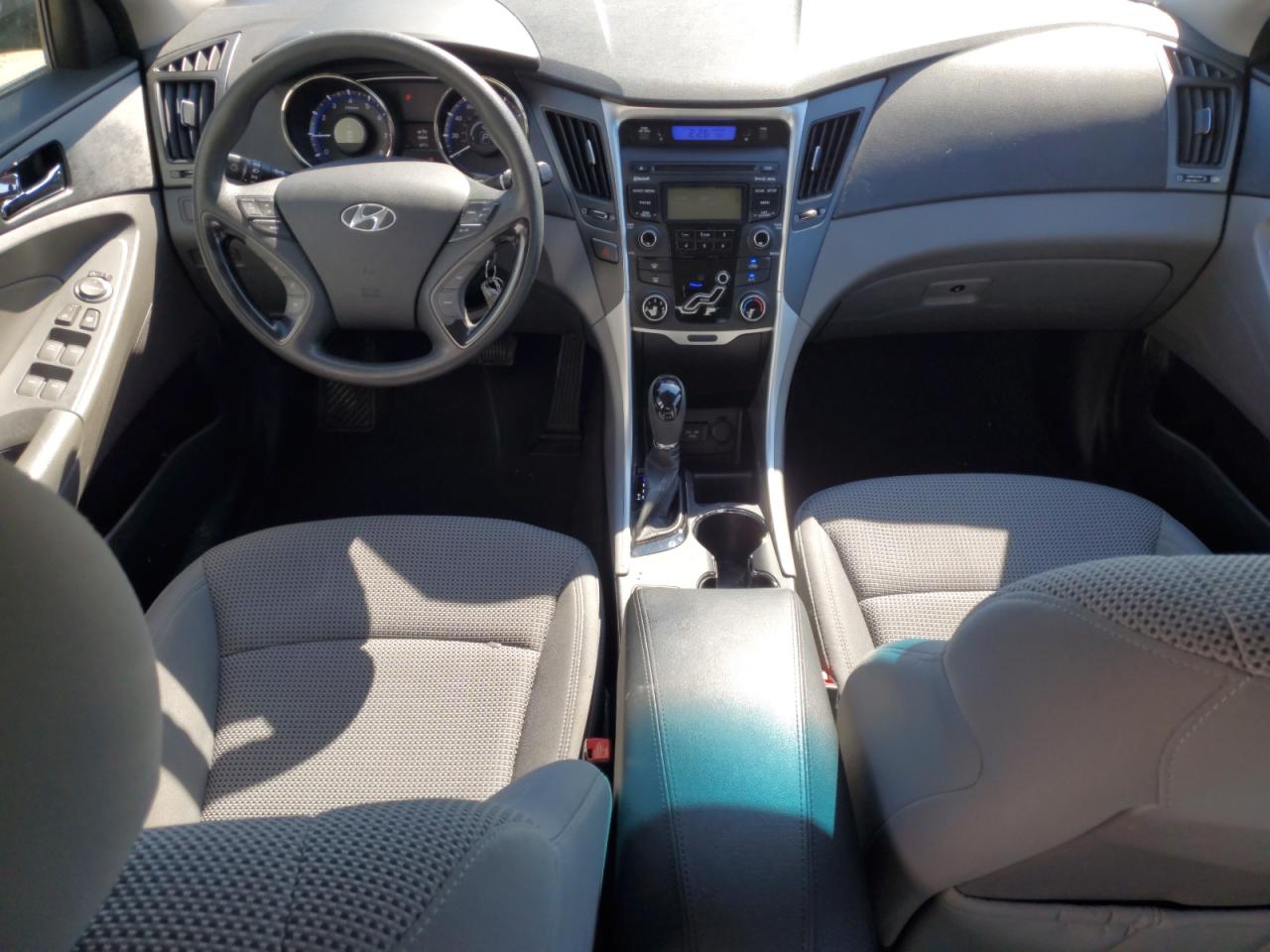 2013 Hyundai Sonata - Image 8