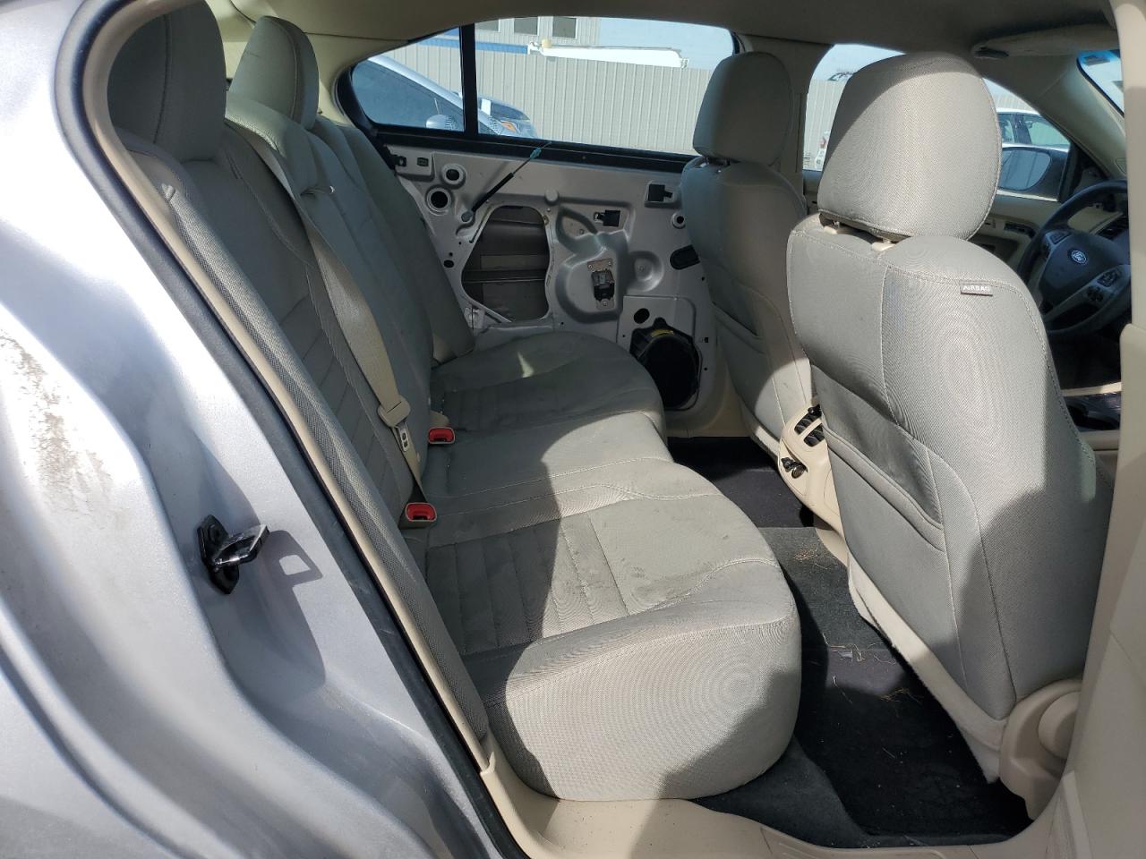 2013 Ford Taurus - Image 10