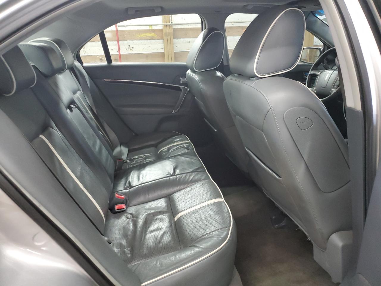 2010 Lincoln MKZ - Image 10