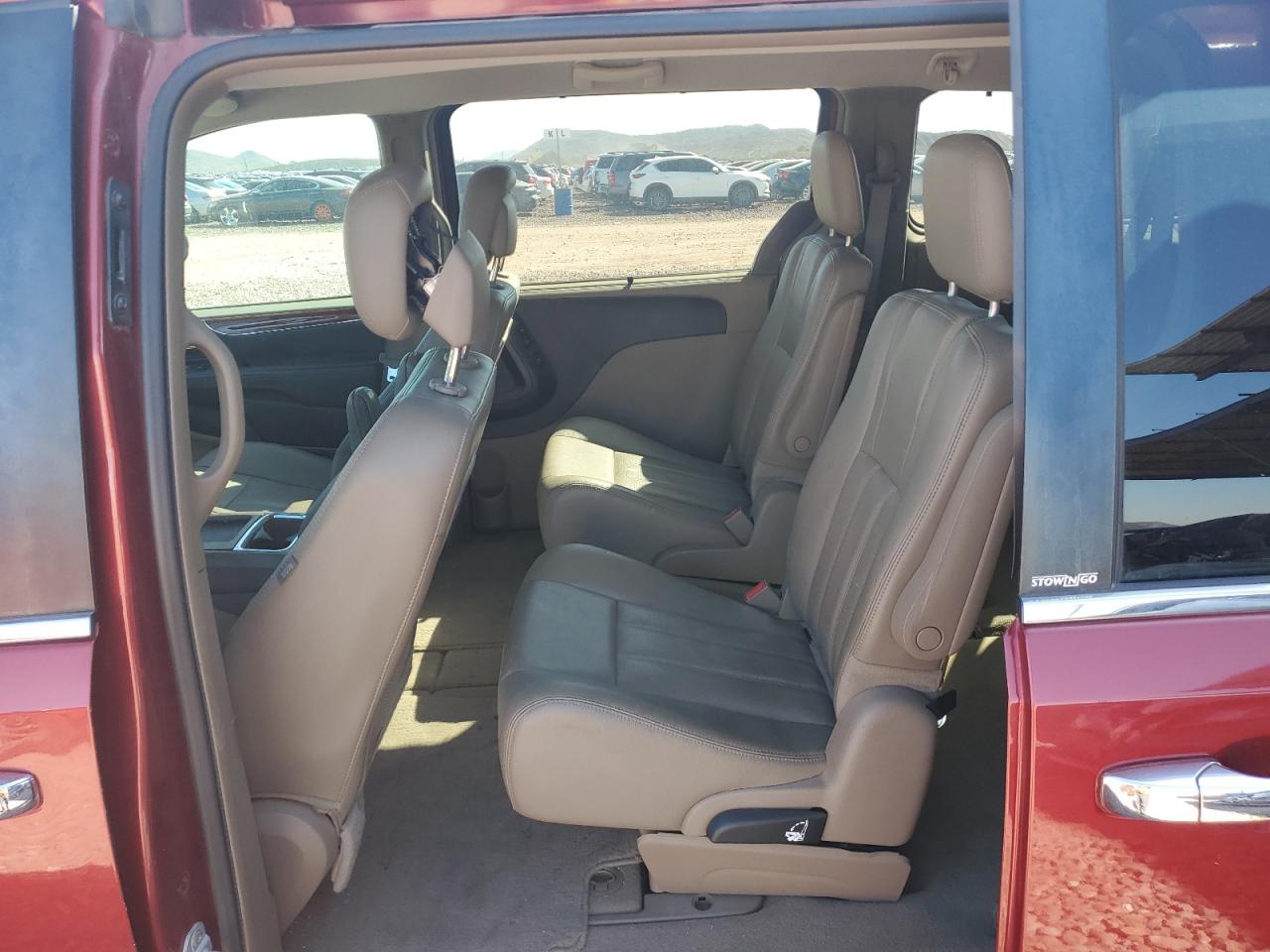 2014 Chrysler Town & Country - Image 11