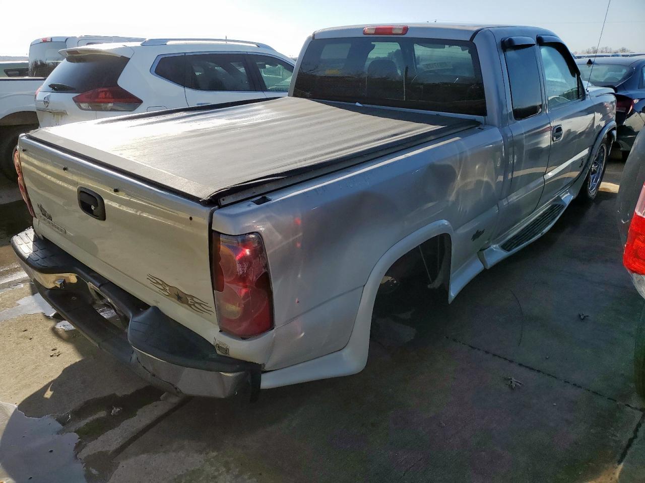 2006 Chevrolet Silverado - Image 3