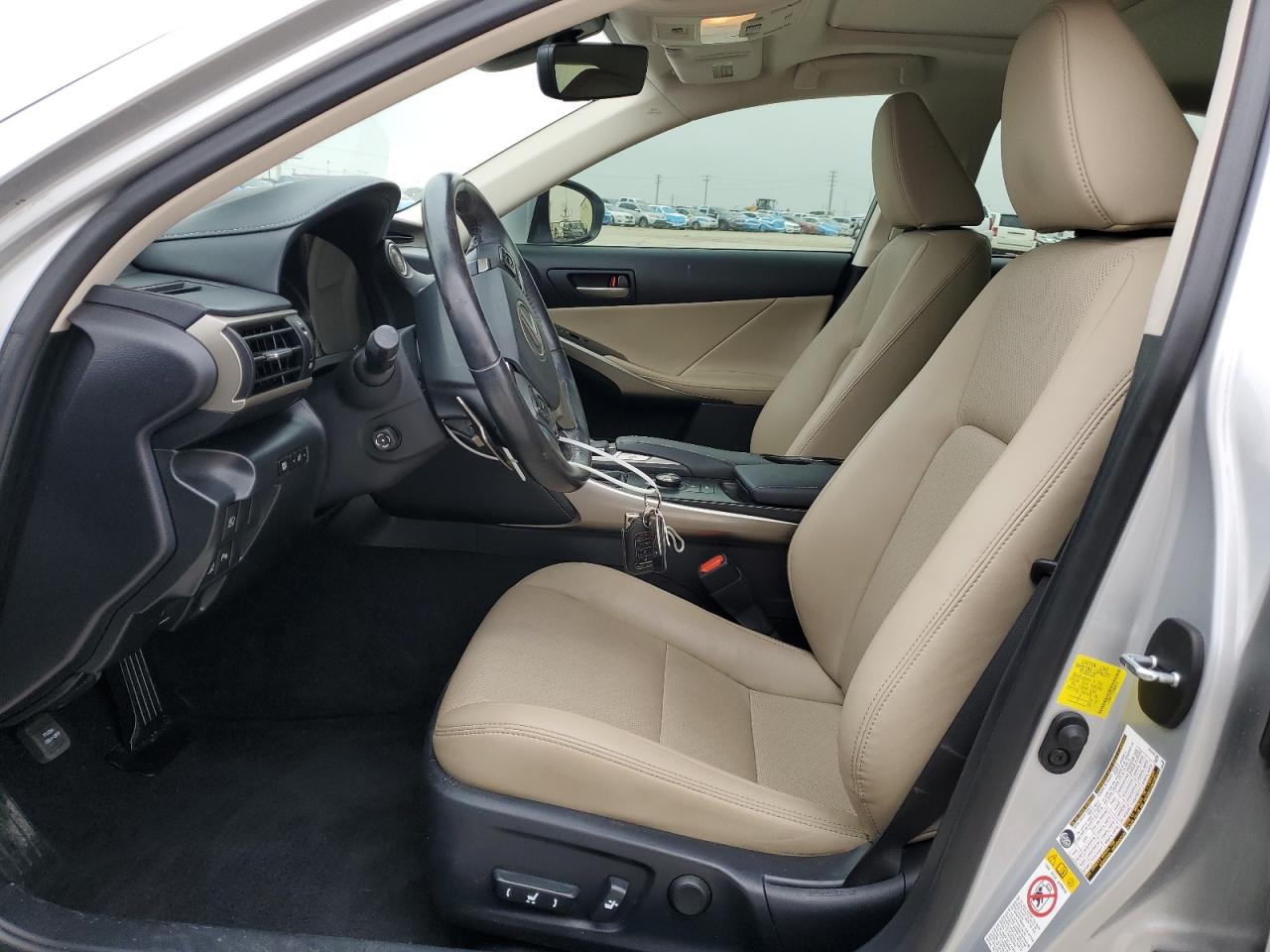 2017 Lexus IS - Image 7