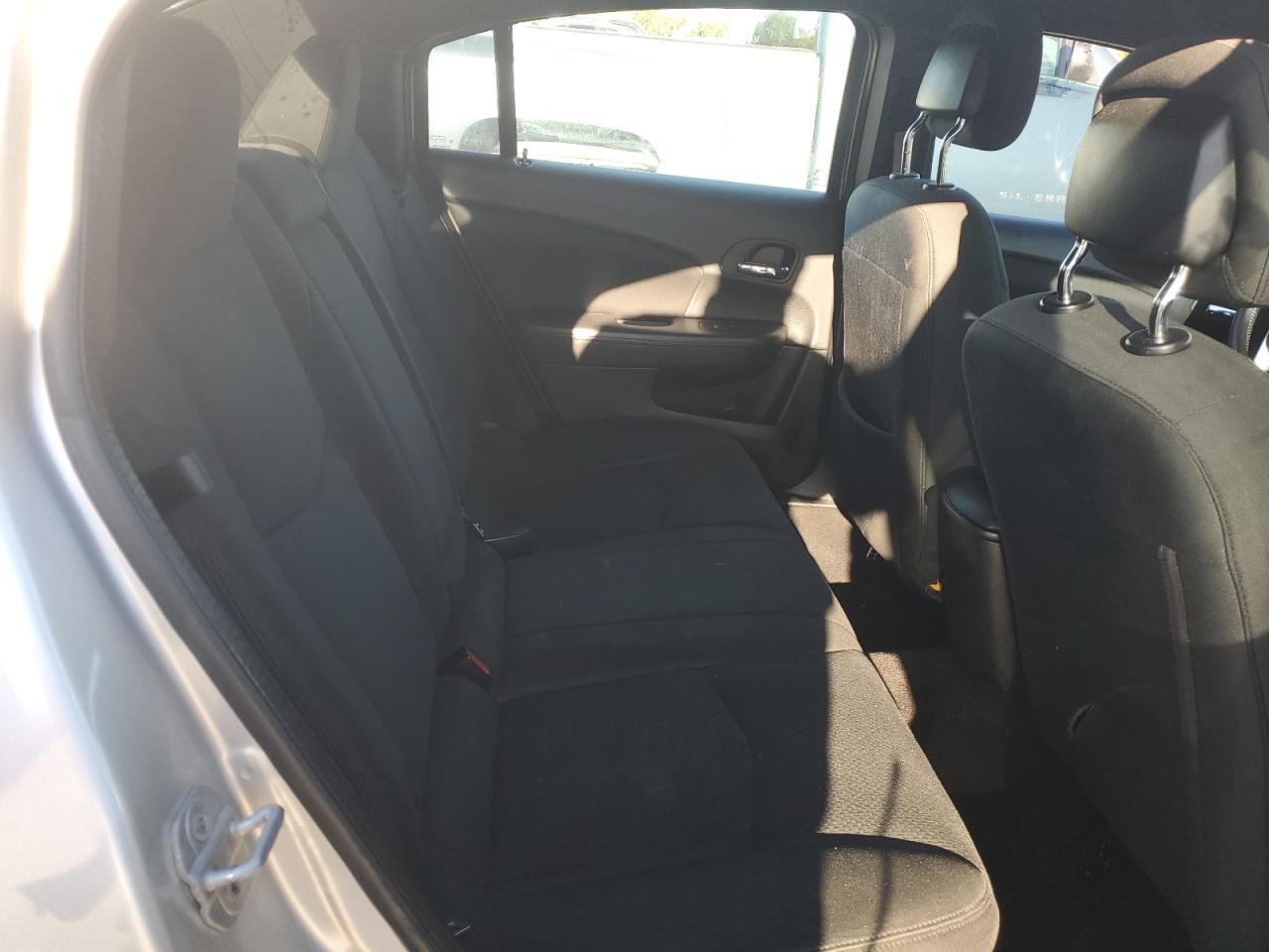 2011 Chrysler 200 - Image 10