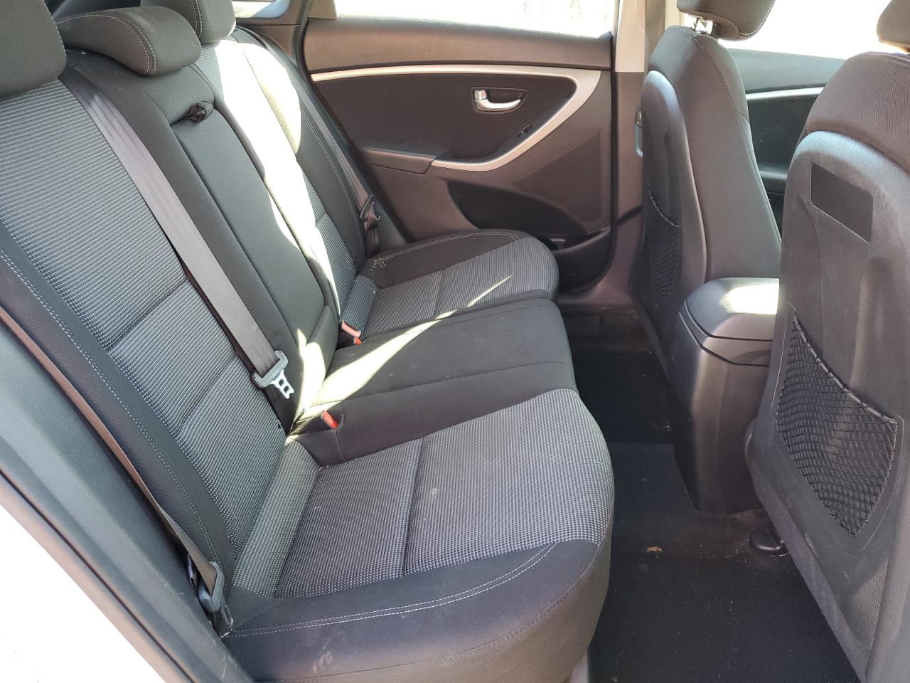 2013 Hyundai Elantra - Image 10