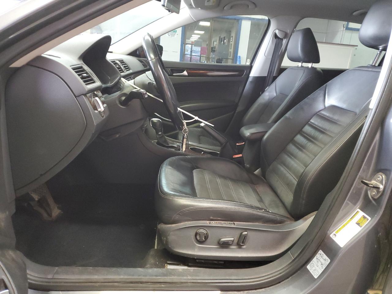2014 Volkswagen Passat - Image 7