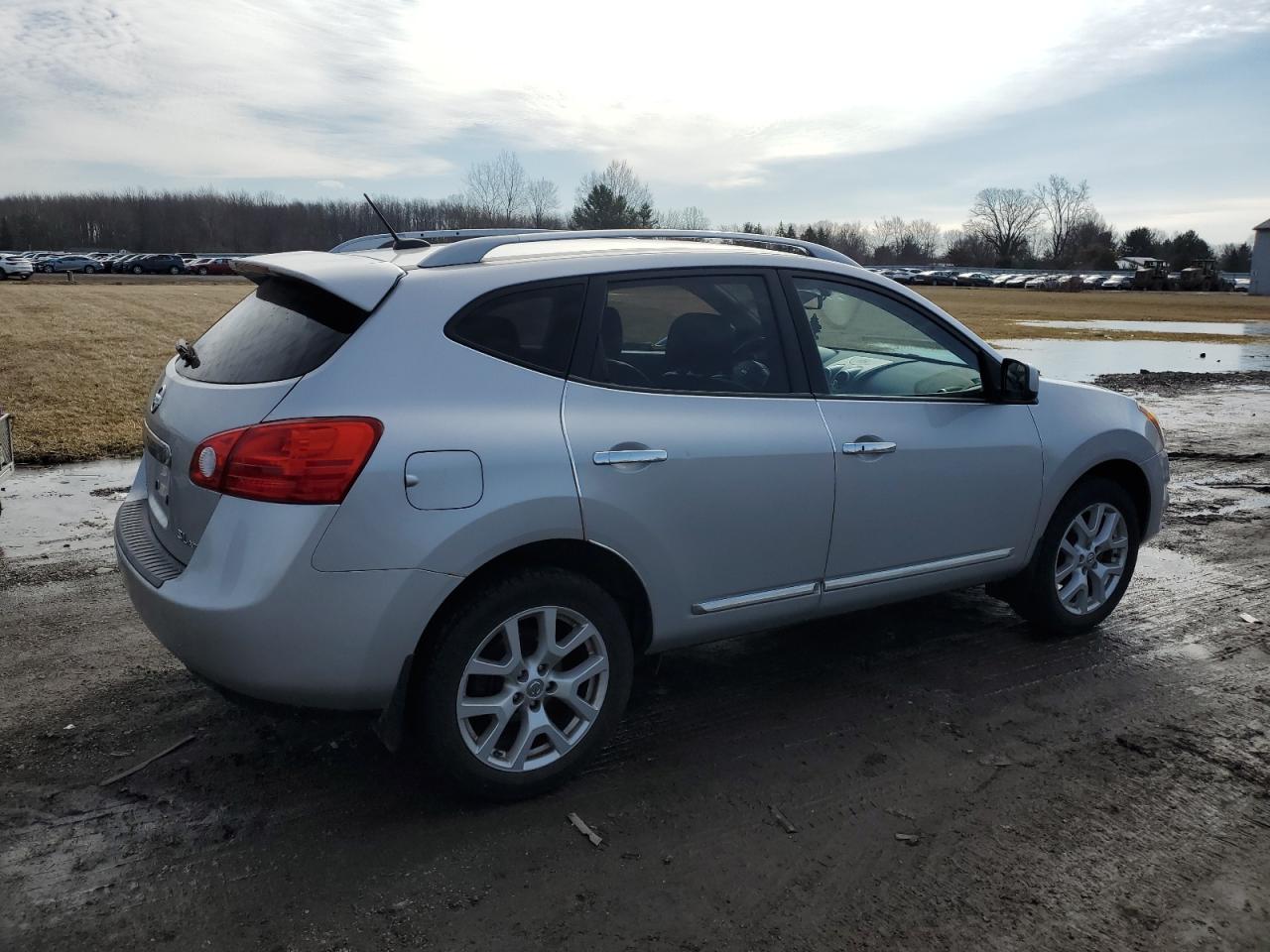 2011 Nissan Rogue - Image 3