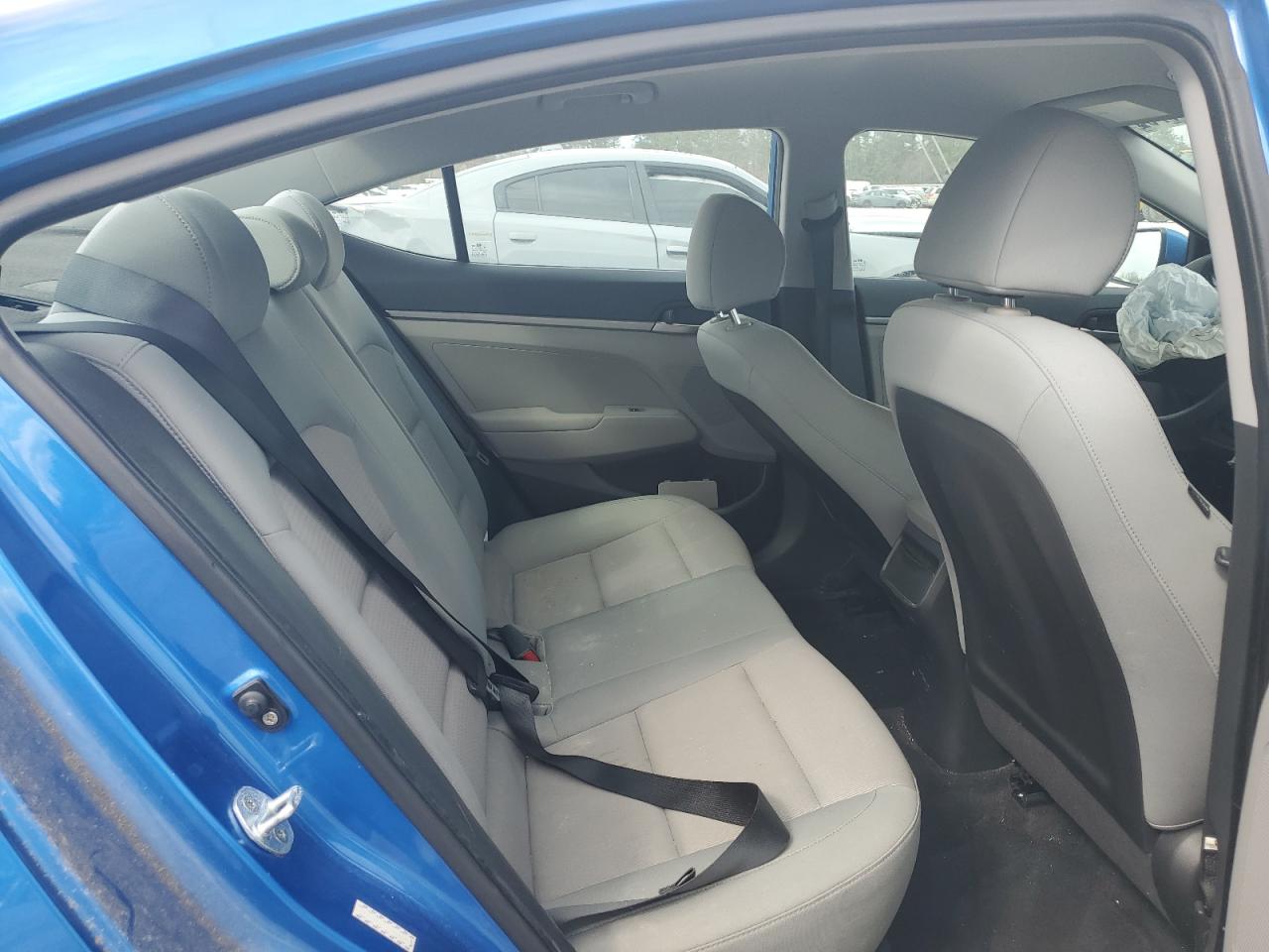 2017 Hyundai Elantra - Image 10