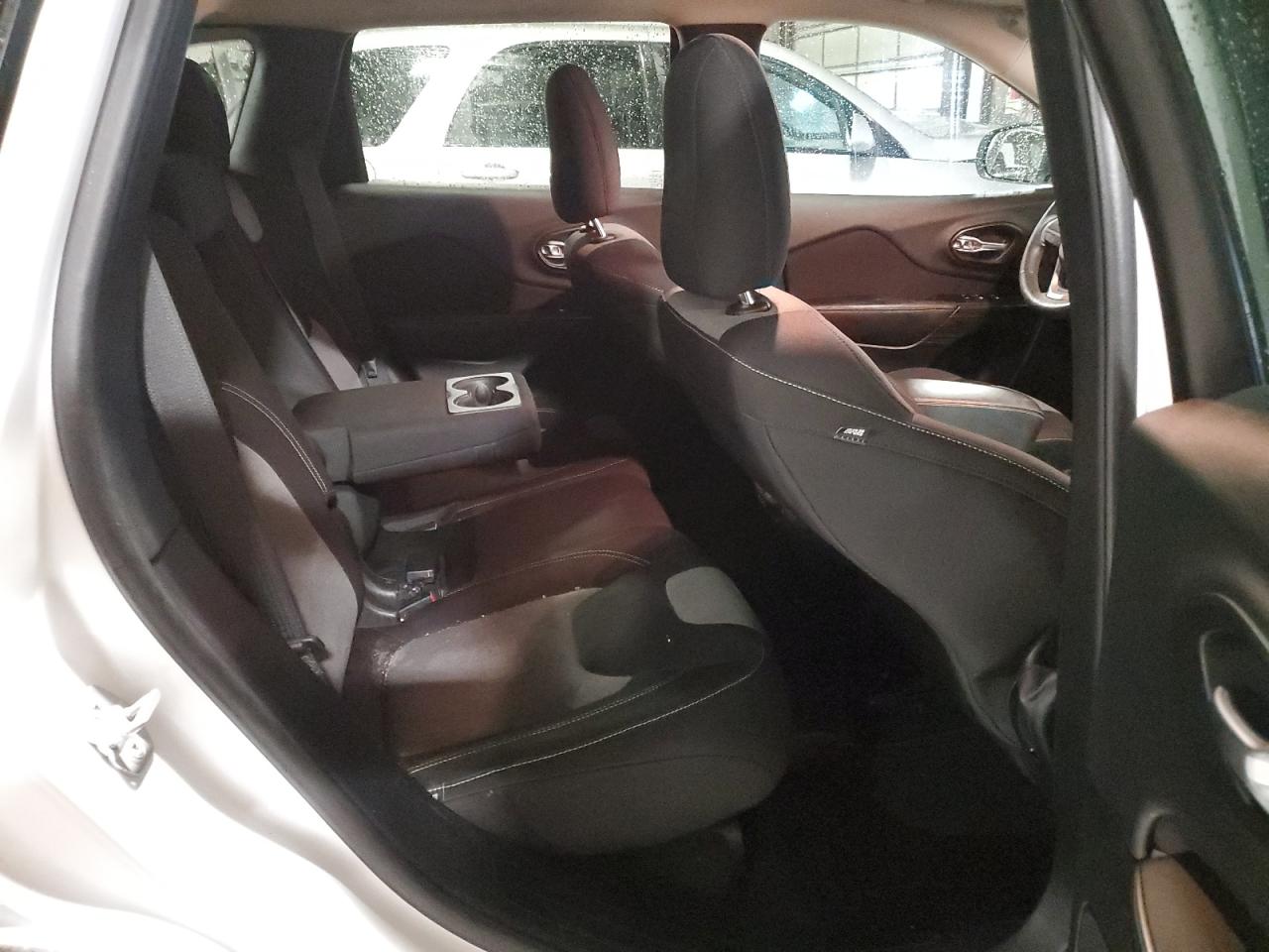 2014 Jeep Grand Cherokee - Image 11