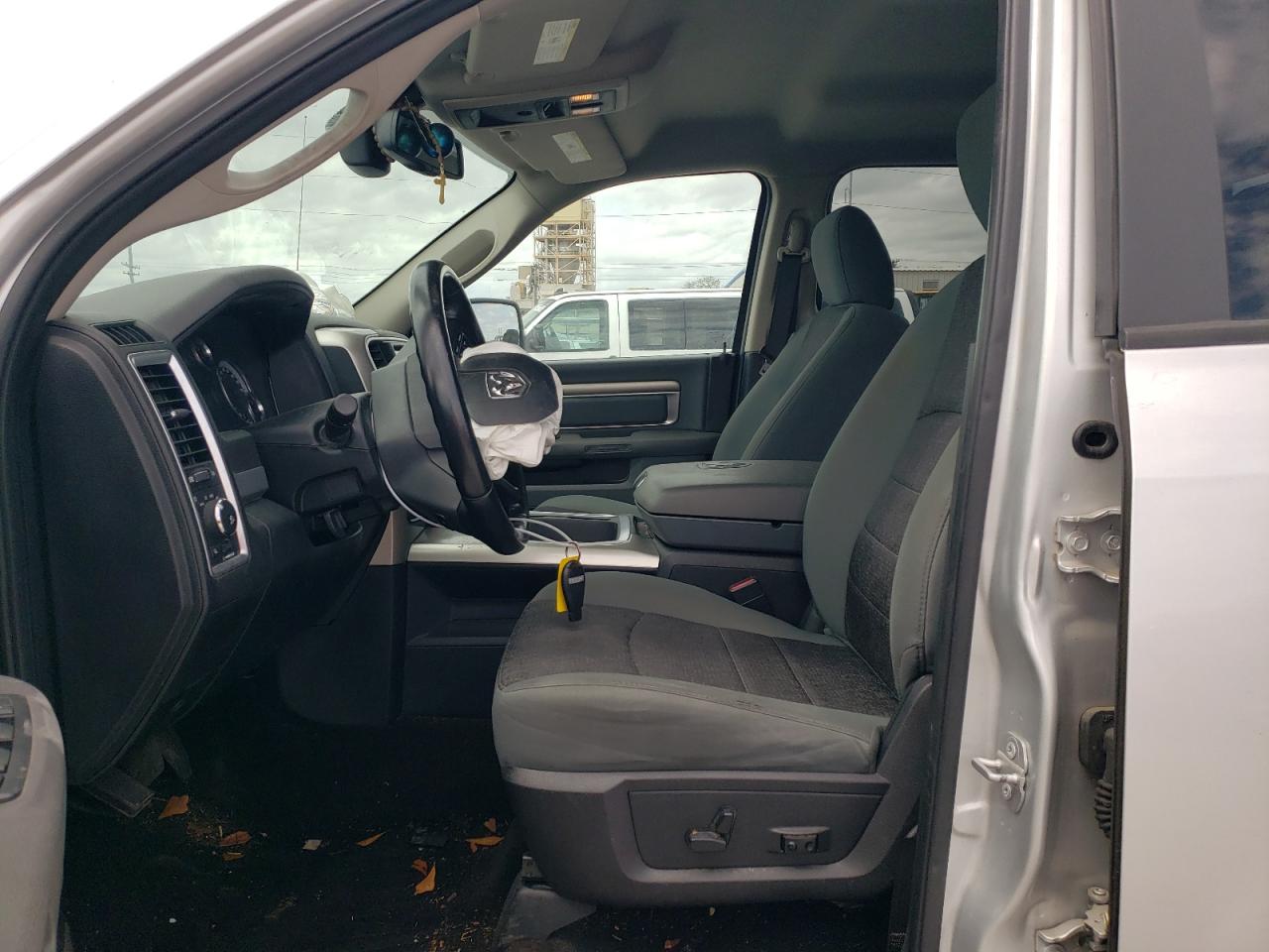 2016 RAM 1500 - Image 7