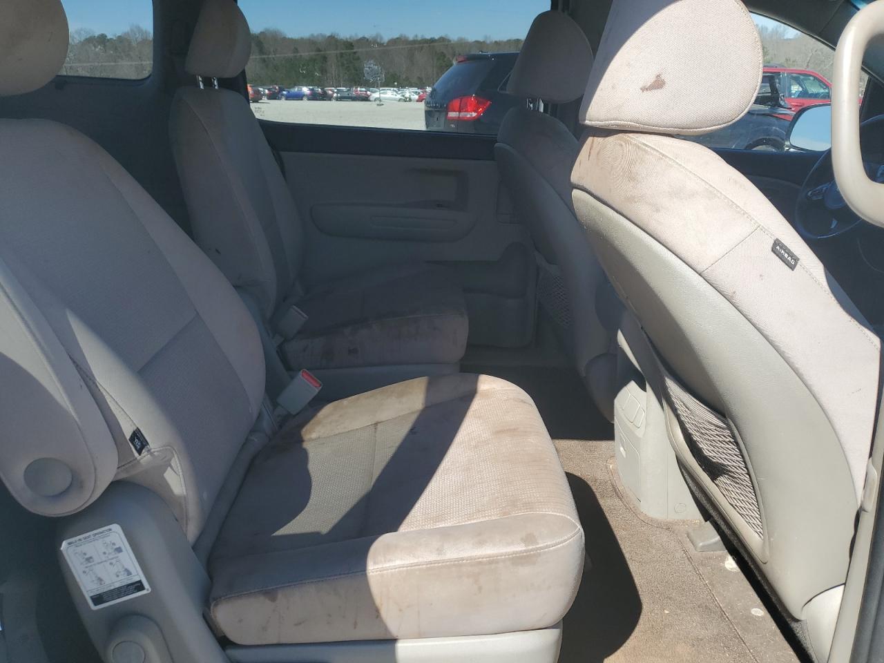 2016 Kia Sedona - Image 11