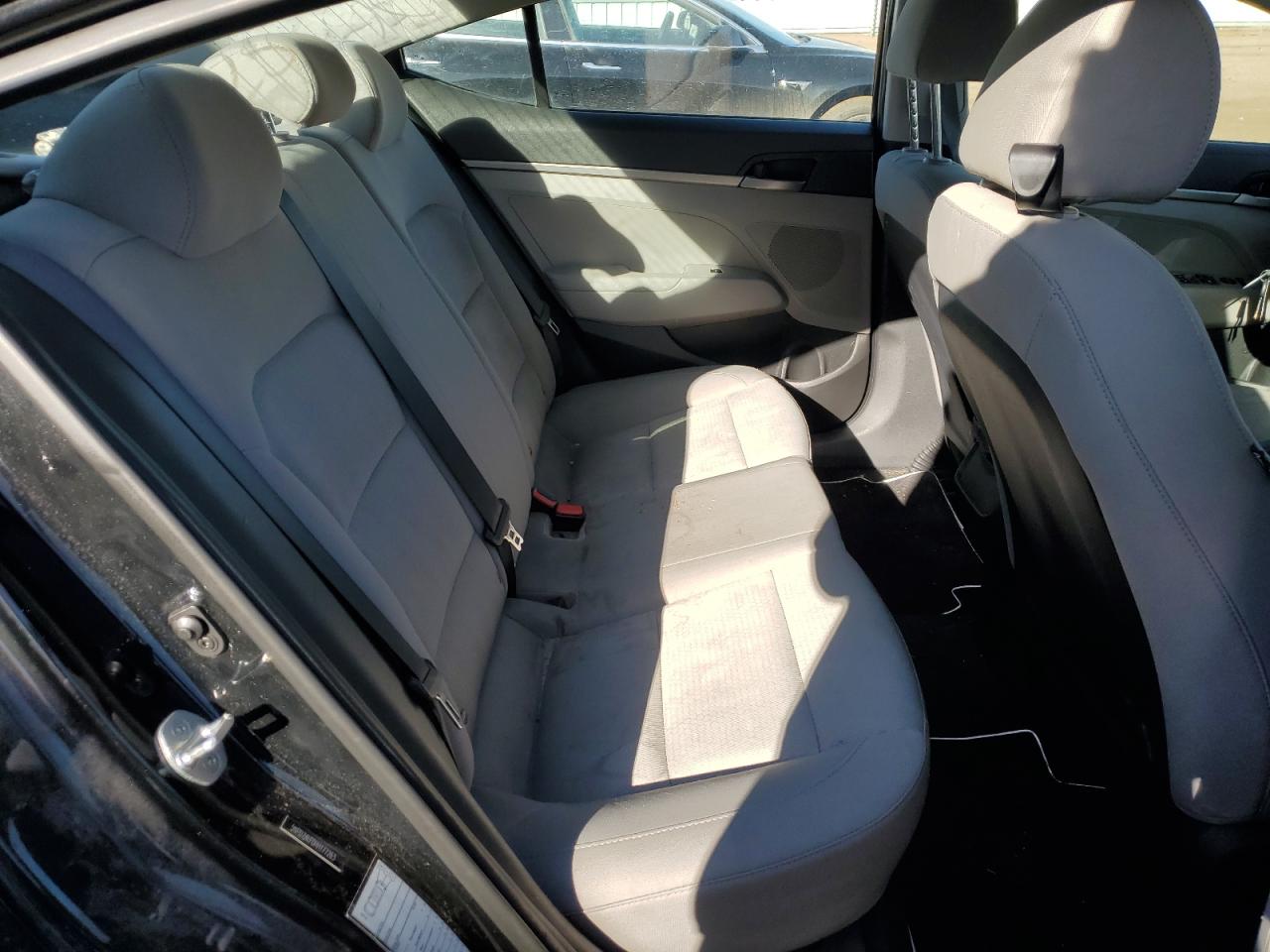 2017 Hyundai Elantra - Image 10