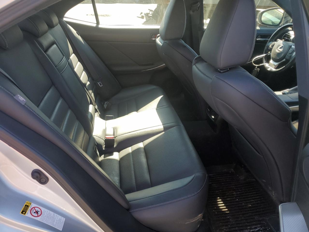 2016 Lexus IS - Image 10