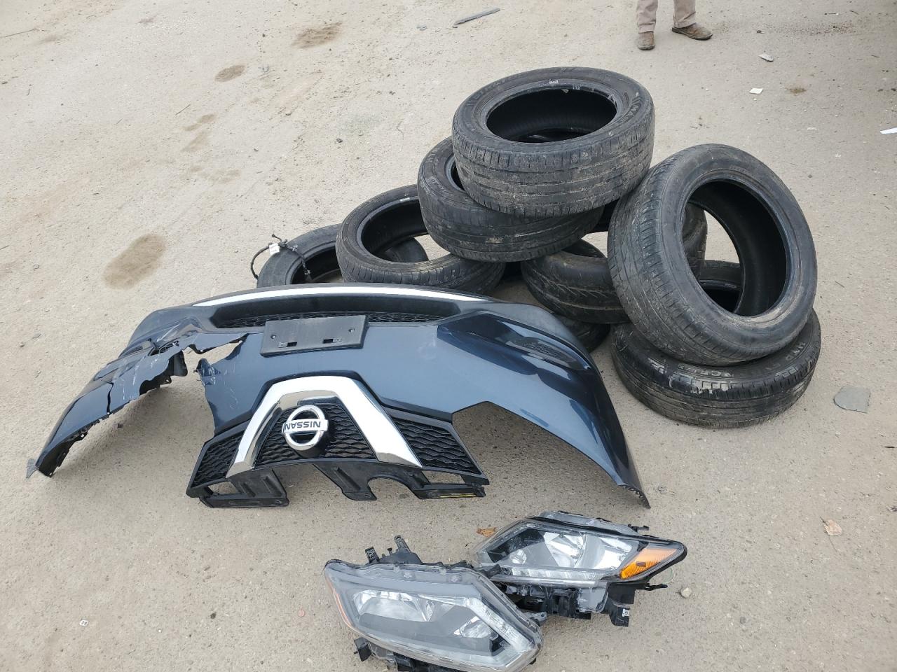 2016 Nissan Rogue - Image 13