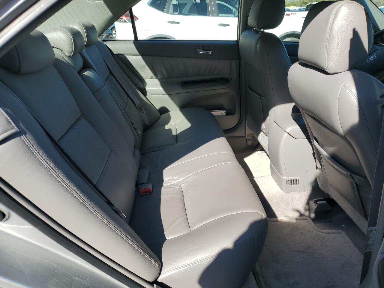 2005 Toyota Camry - Image 10