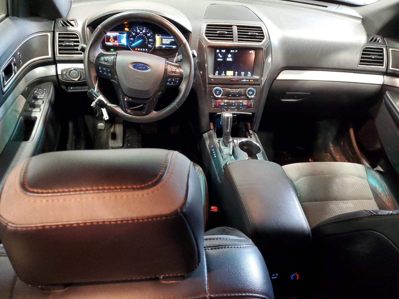 2017 Ford Explorer - Image 8