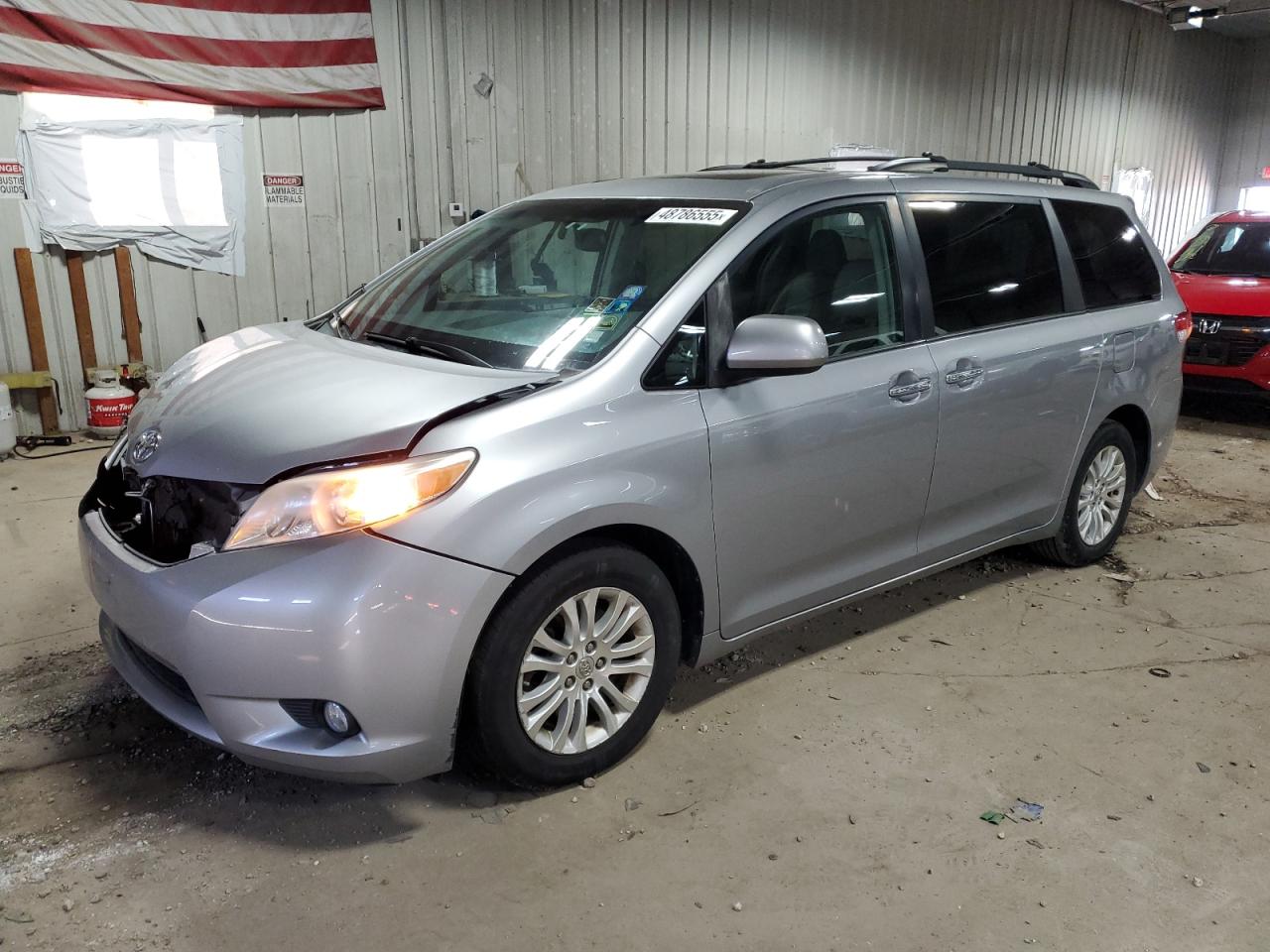 2013 Toyota Sienna - Image 1