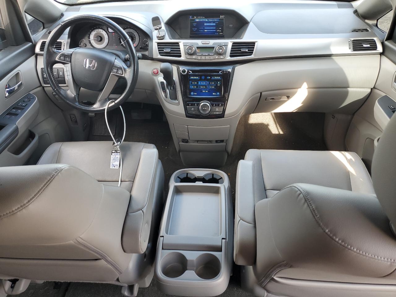 2016 Honda Odyssey - Image 8