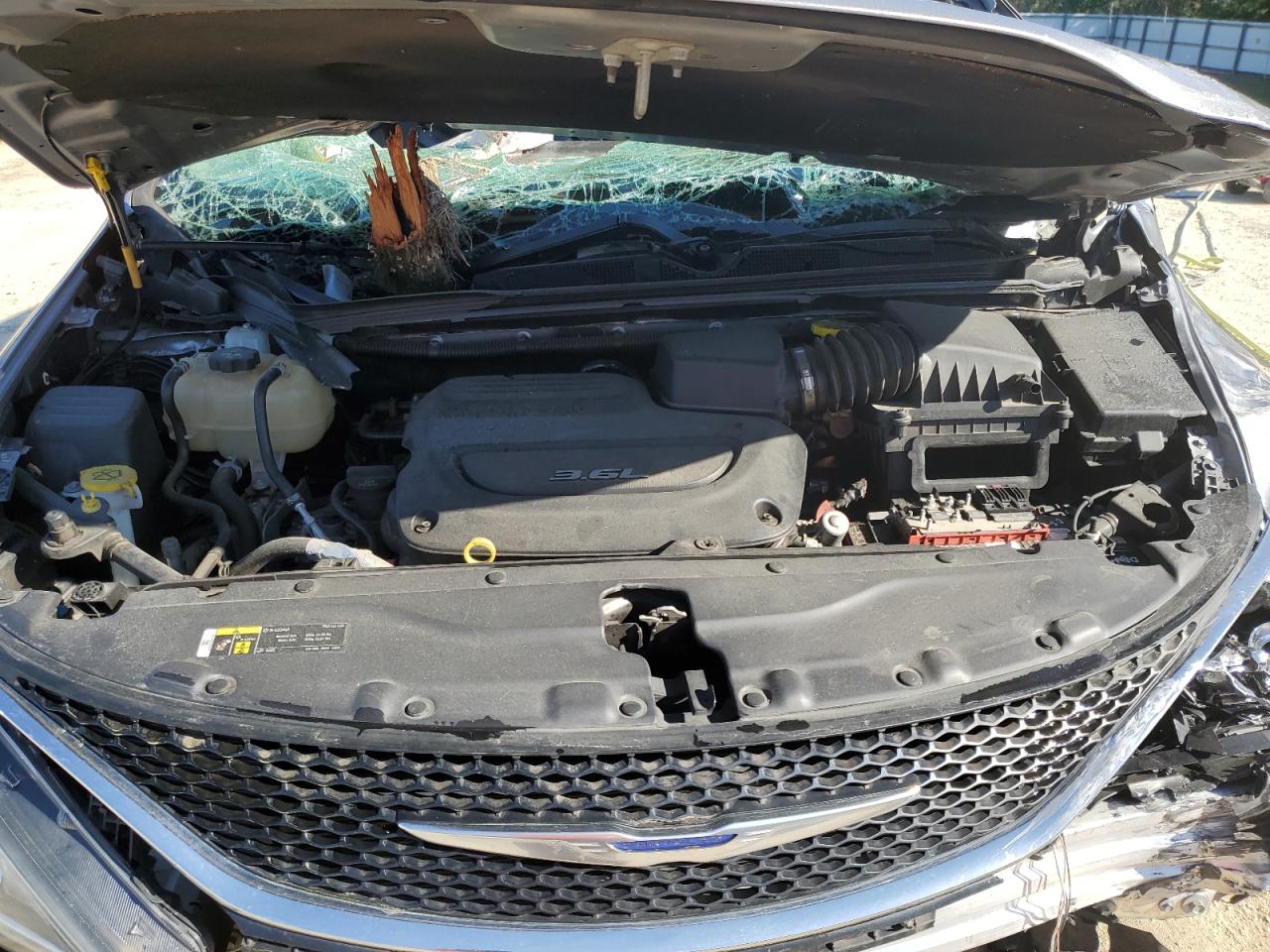 2018 Chrysler Pacifica - Image 12