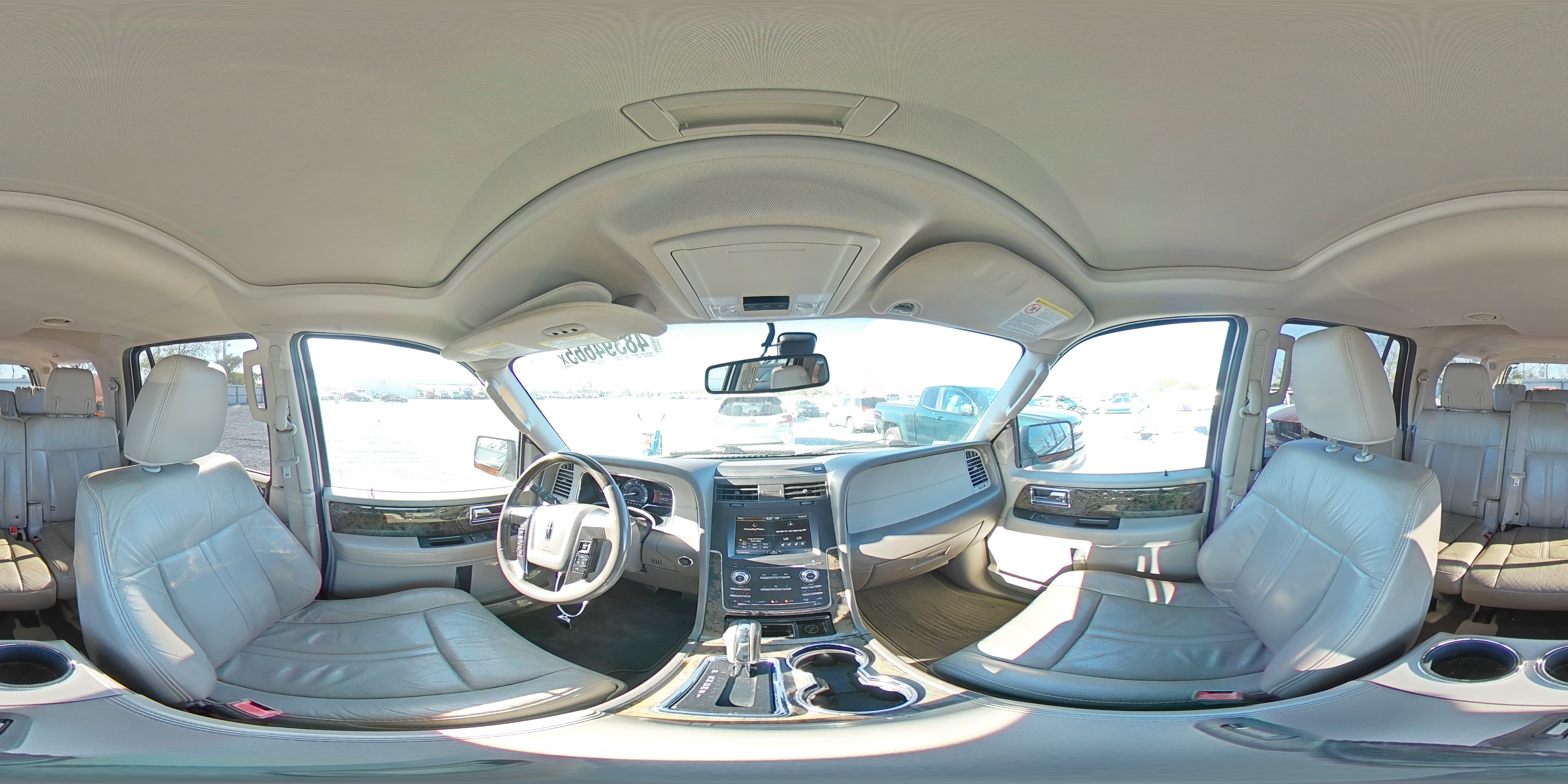 2015 Lincoln Navigator - Image 13