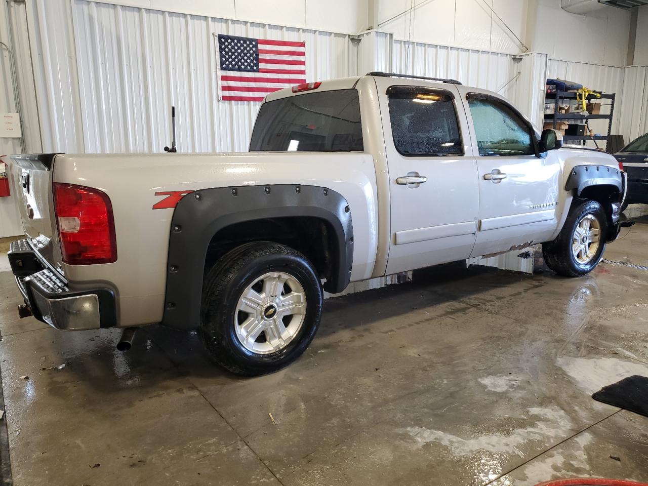 2007 Chevrolet Silverado - Image 3