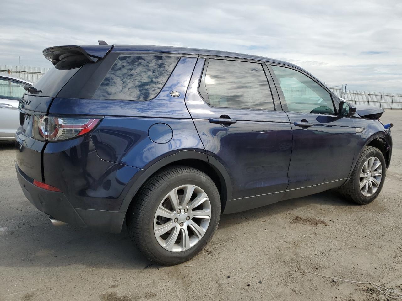 2016 Land Rover Discovery - Image 3