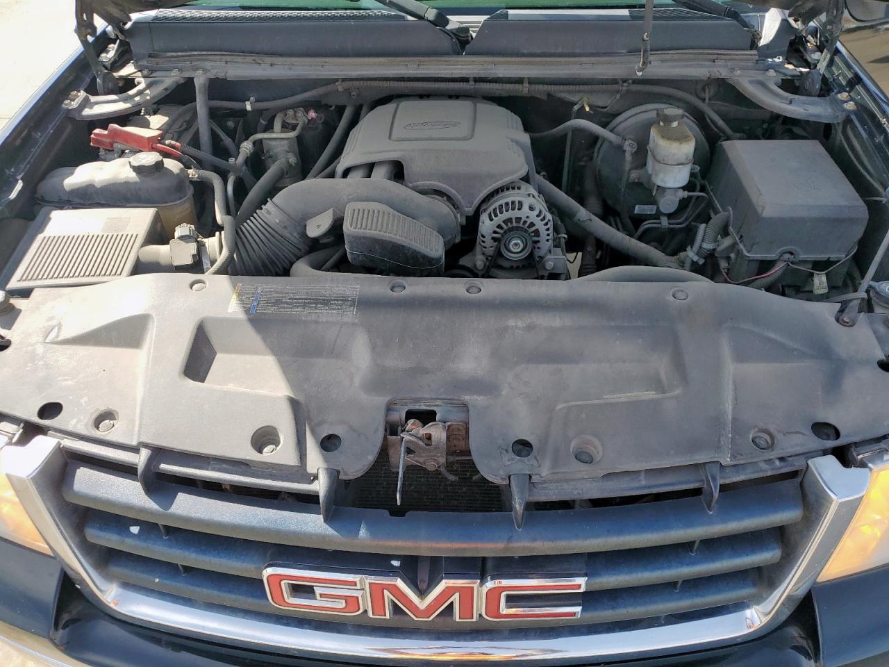 2010 GMC Sierra - Image 11