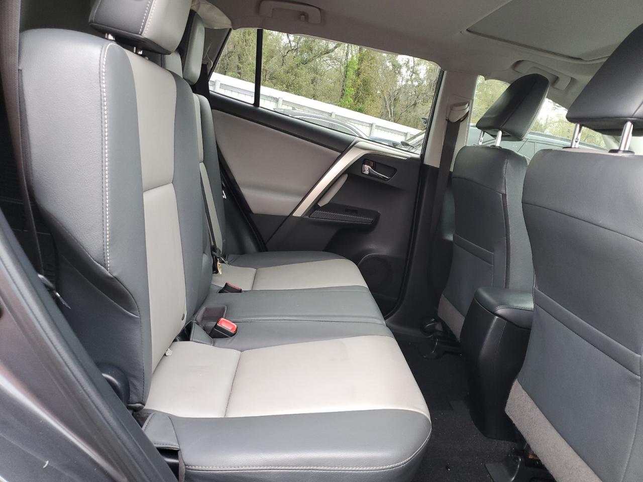 2015 Toyota RAV 4 - Image 11