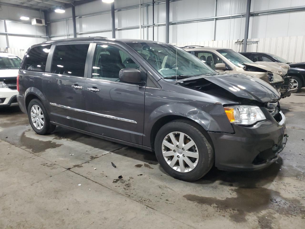 2015 Chrysler Town & Country - Image 4