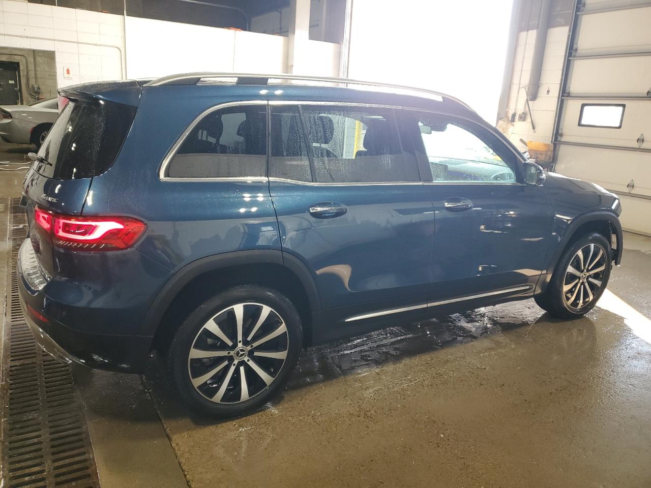 2023 Mercedes-Benz GLB - Image 3