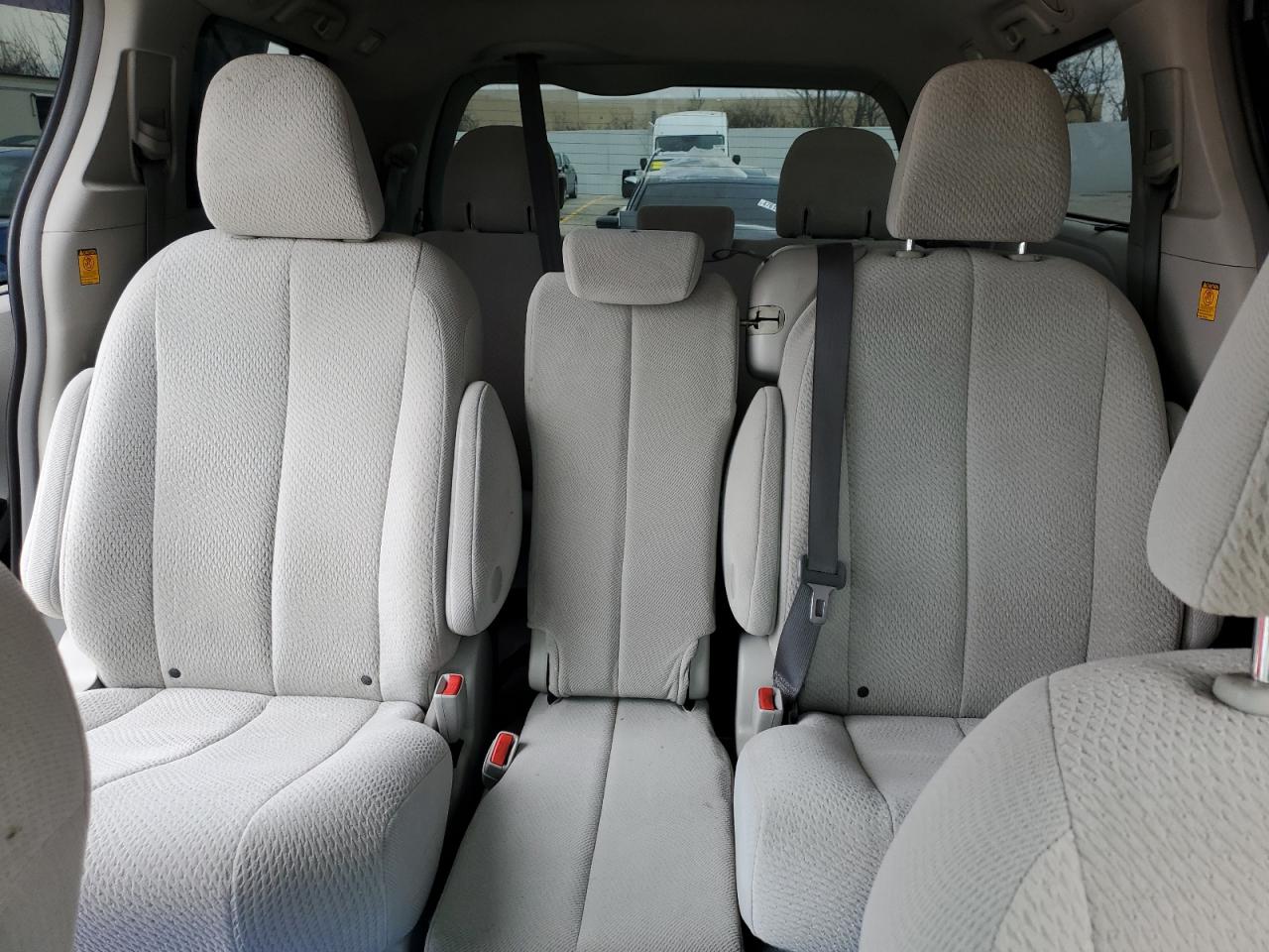 2011 Toyota Sienna - Image 10