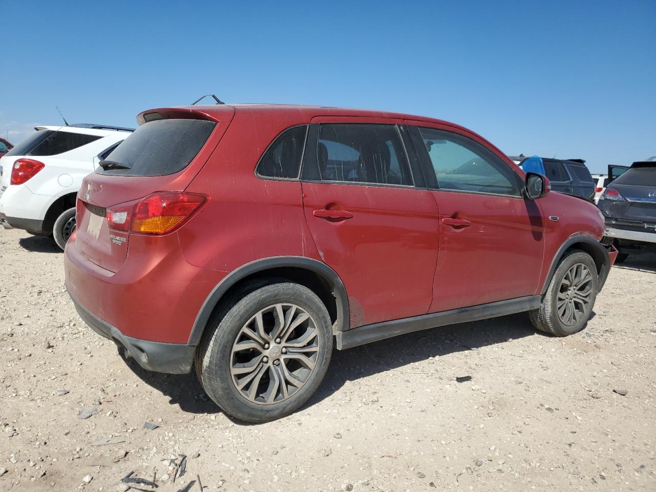 2016 Mitsubishi Outlander - Image 3