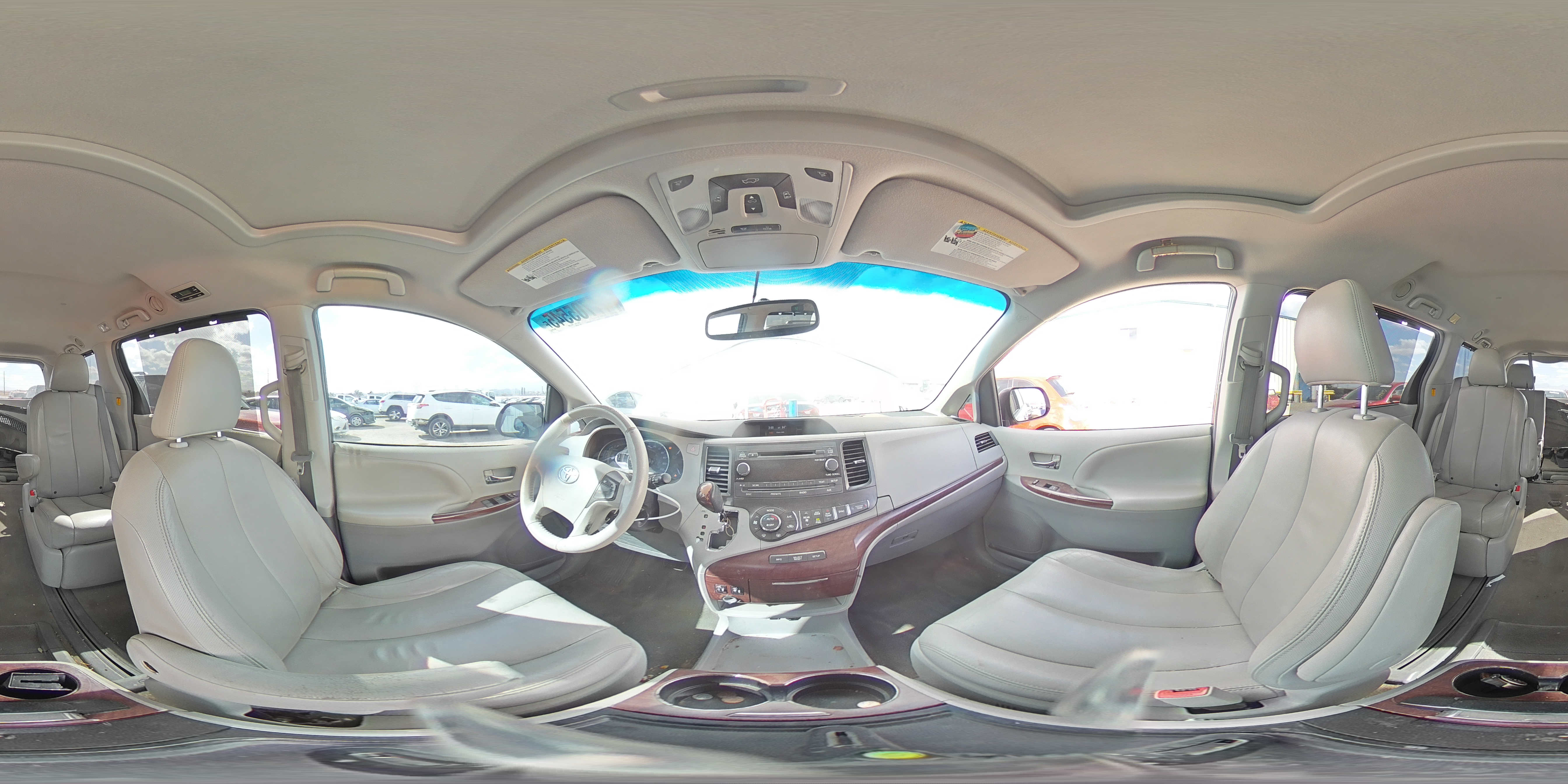 2013 Toyota Sienna - Image 13