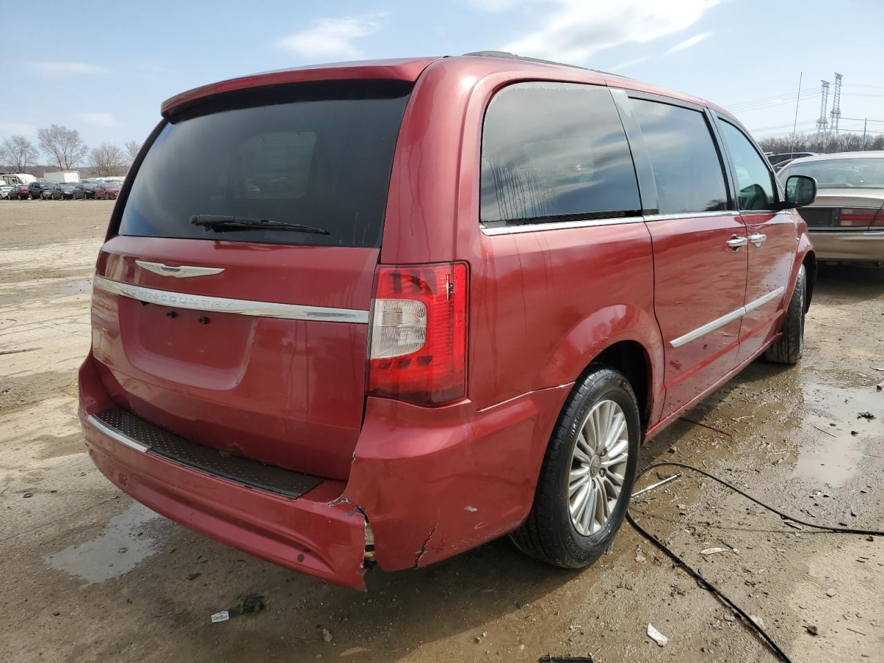 2014 Chrysler Town & Country - Image 3