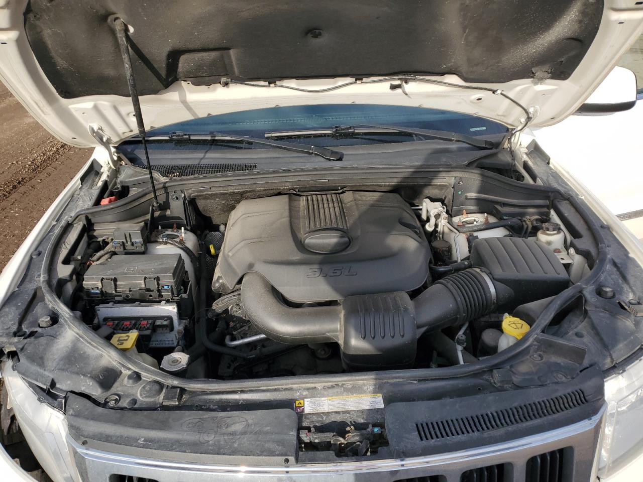 2011 Jeep Grand Cherokee - Image 14