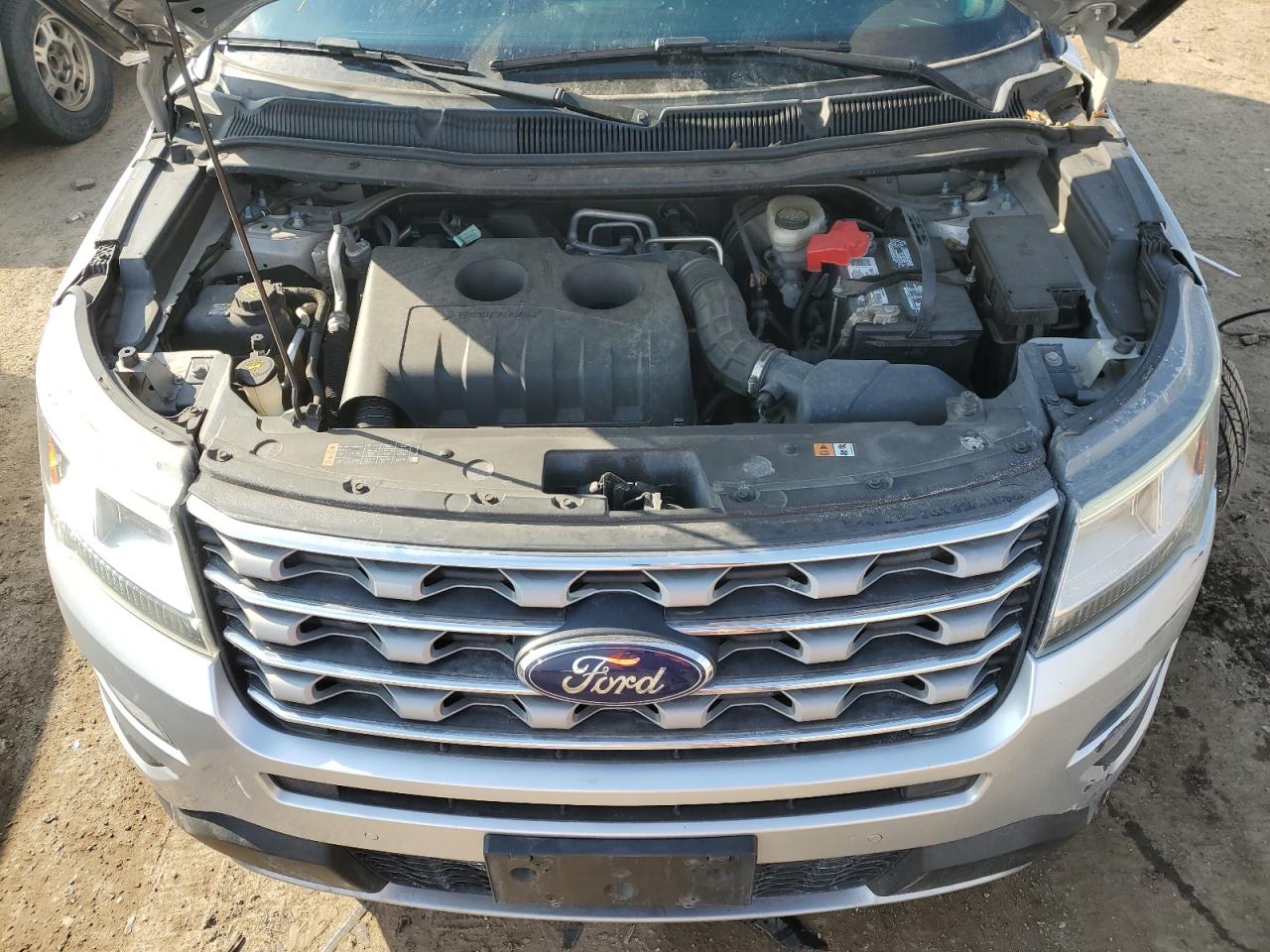 2017 Ford Explorer - Image 12
