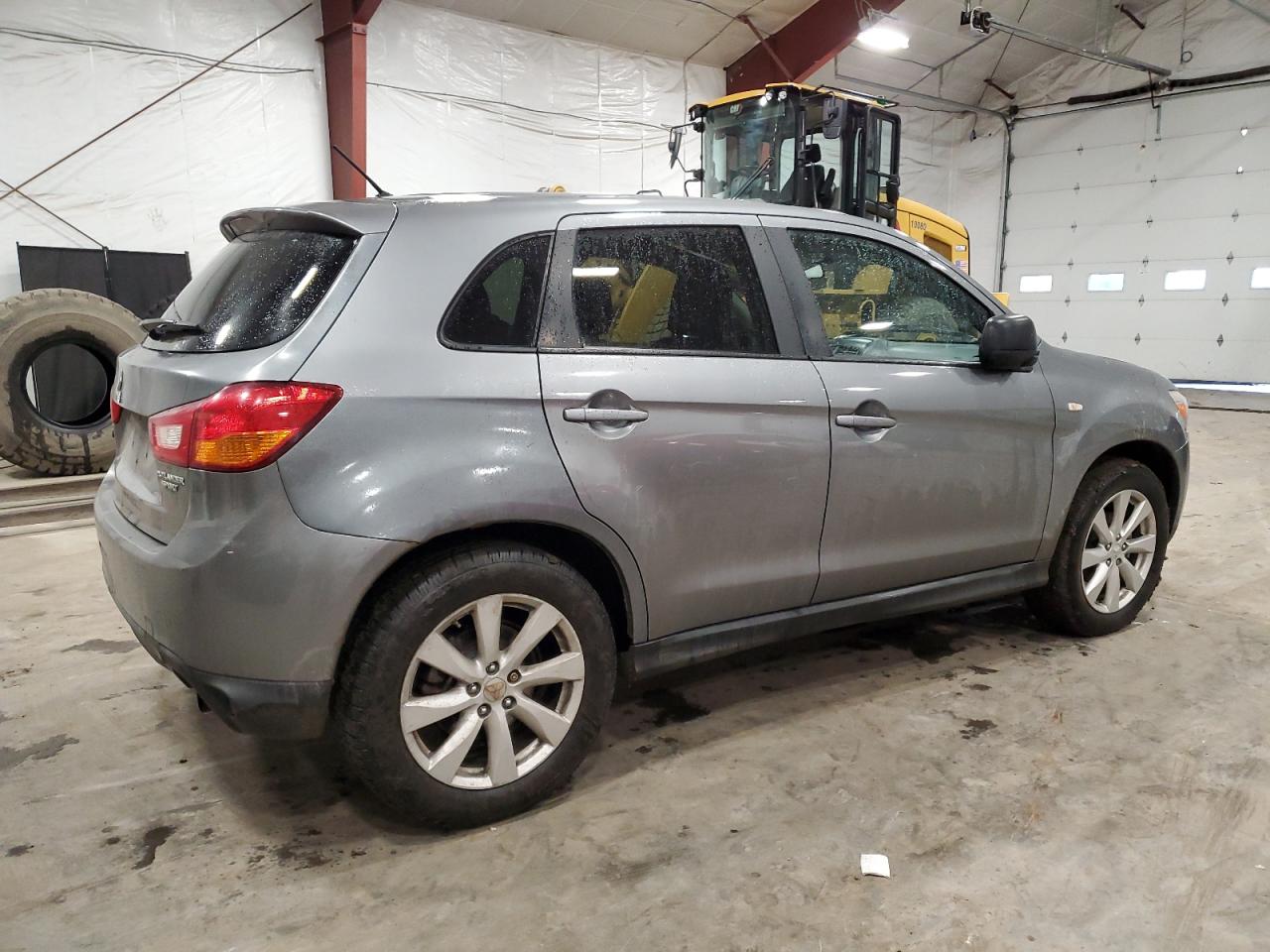2014 Mitsubishi Outlander - Image 3