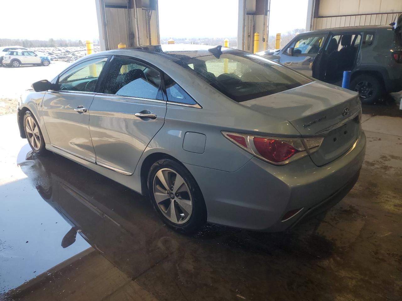 2011 Hyundai Sonata - Image 2