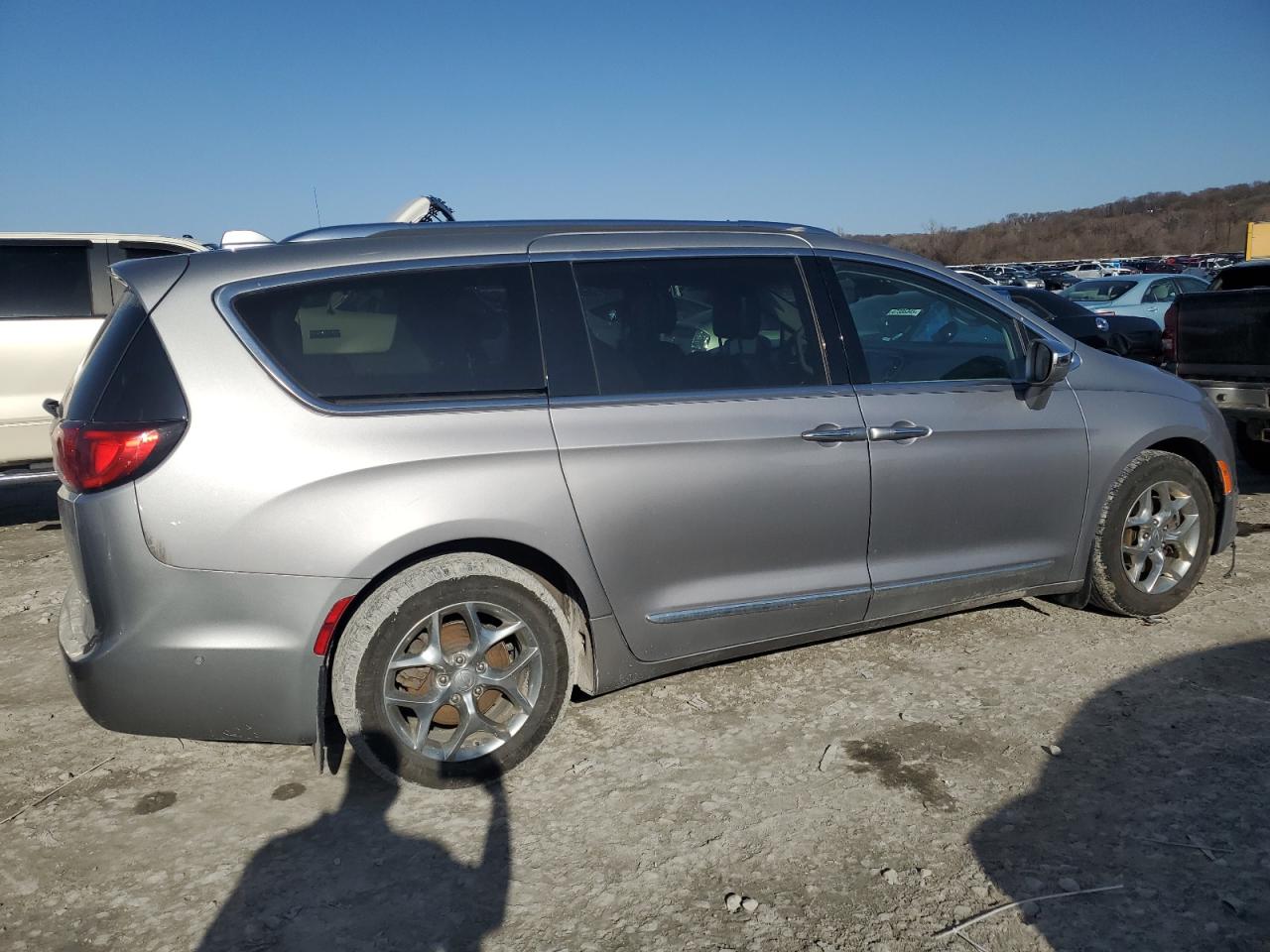 2018 Chrysler Pacifica - Image 3