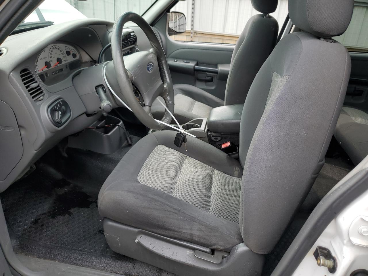 2004 Ford Explorer - Image 7