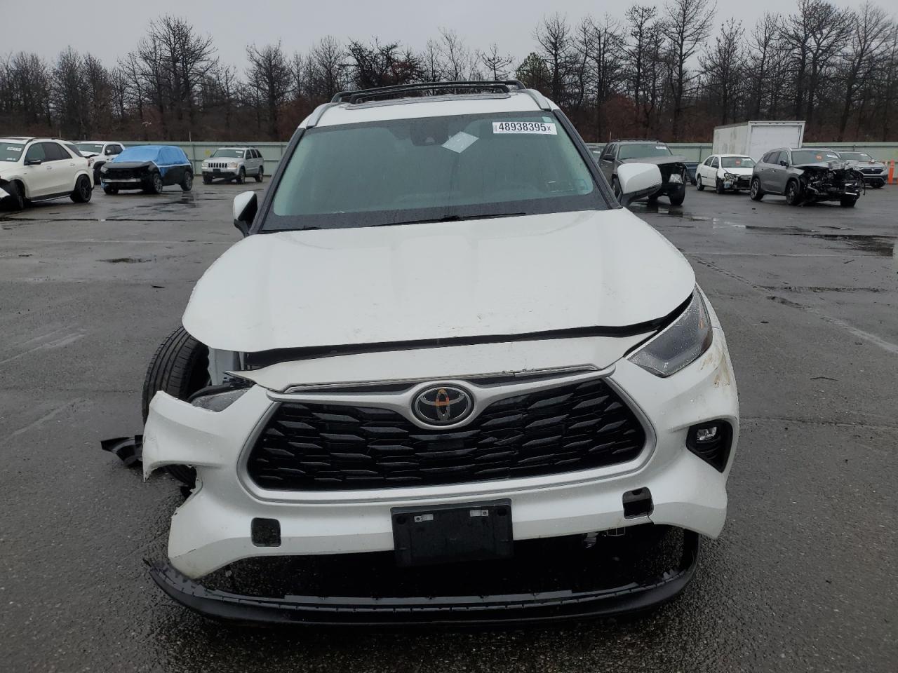 2023 Toyota Highlander - Image 5