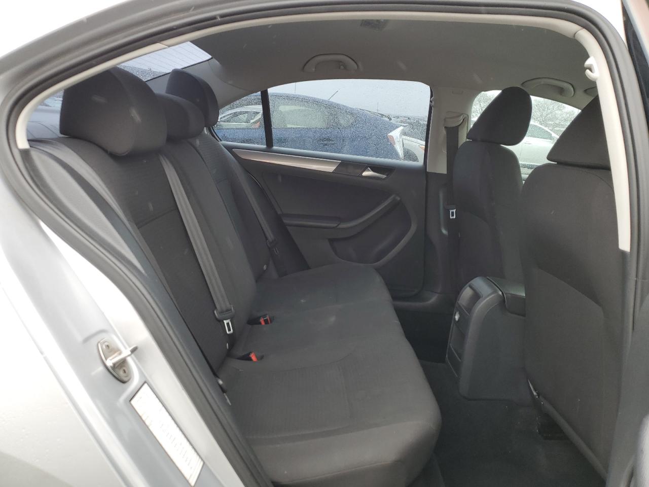 2016 Volkswagen Jetta - Image 10