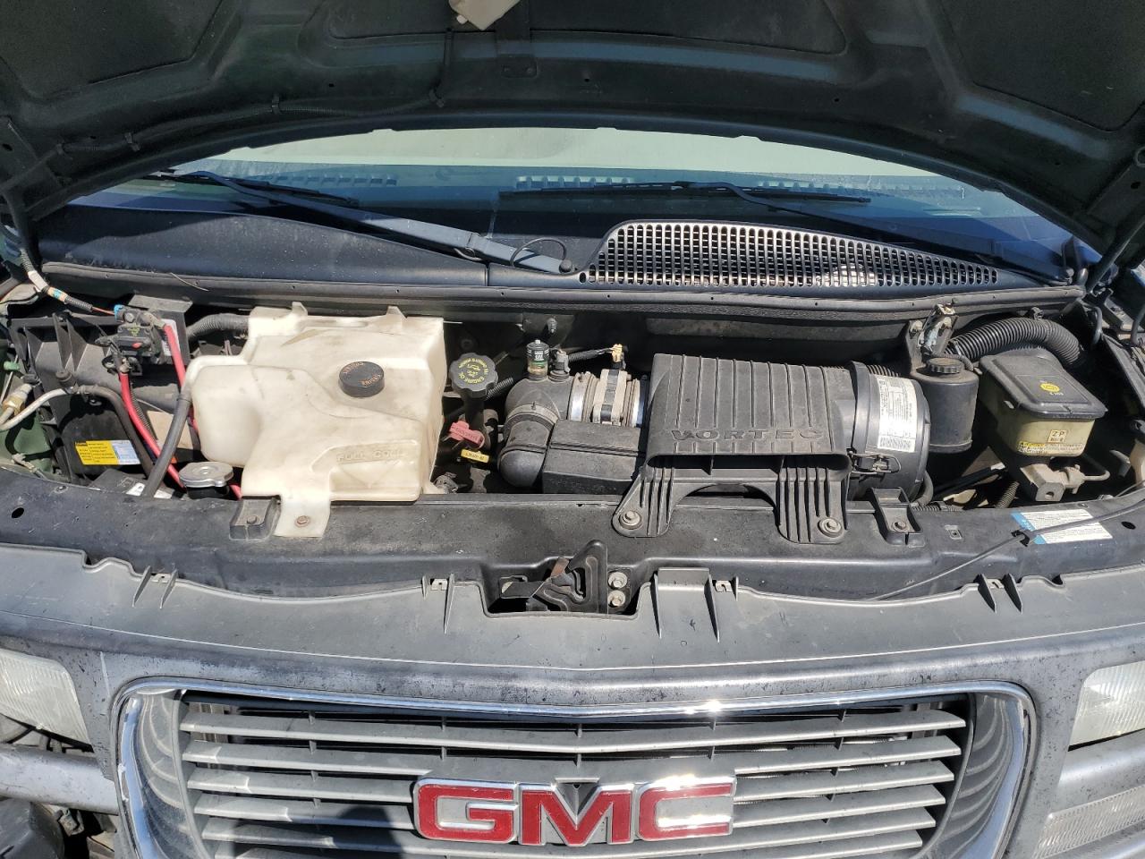 2002 GMC Savana - Image 12