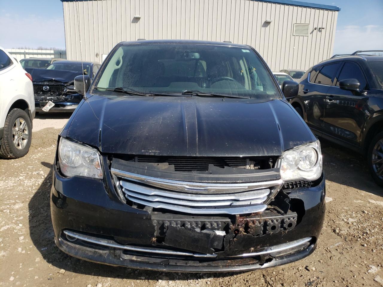 2014 Chrysler Town & Country - Image 5