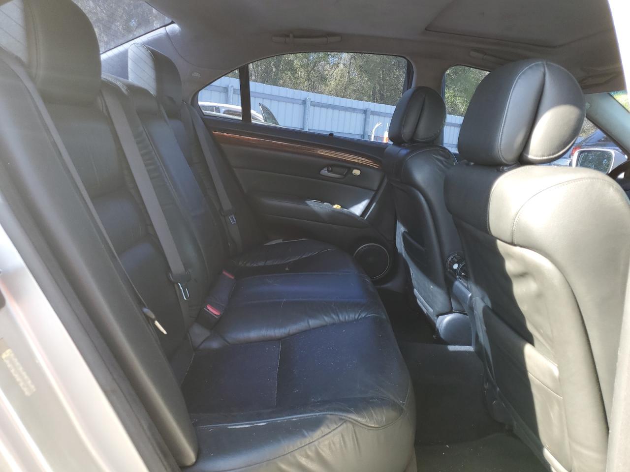 2005 Acura RL - Image 10